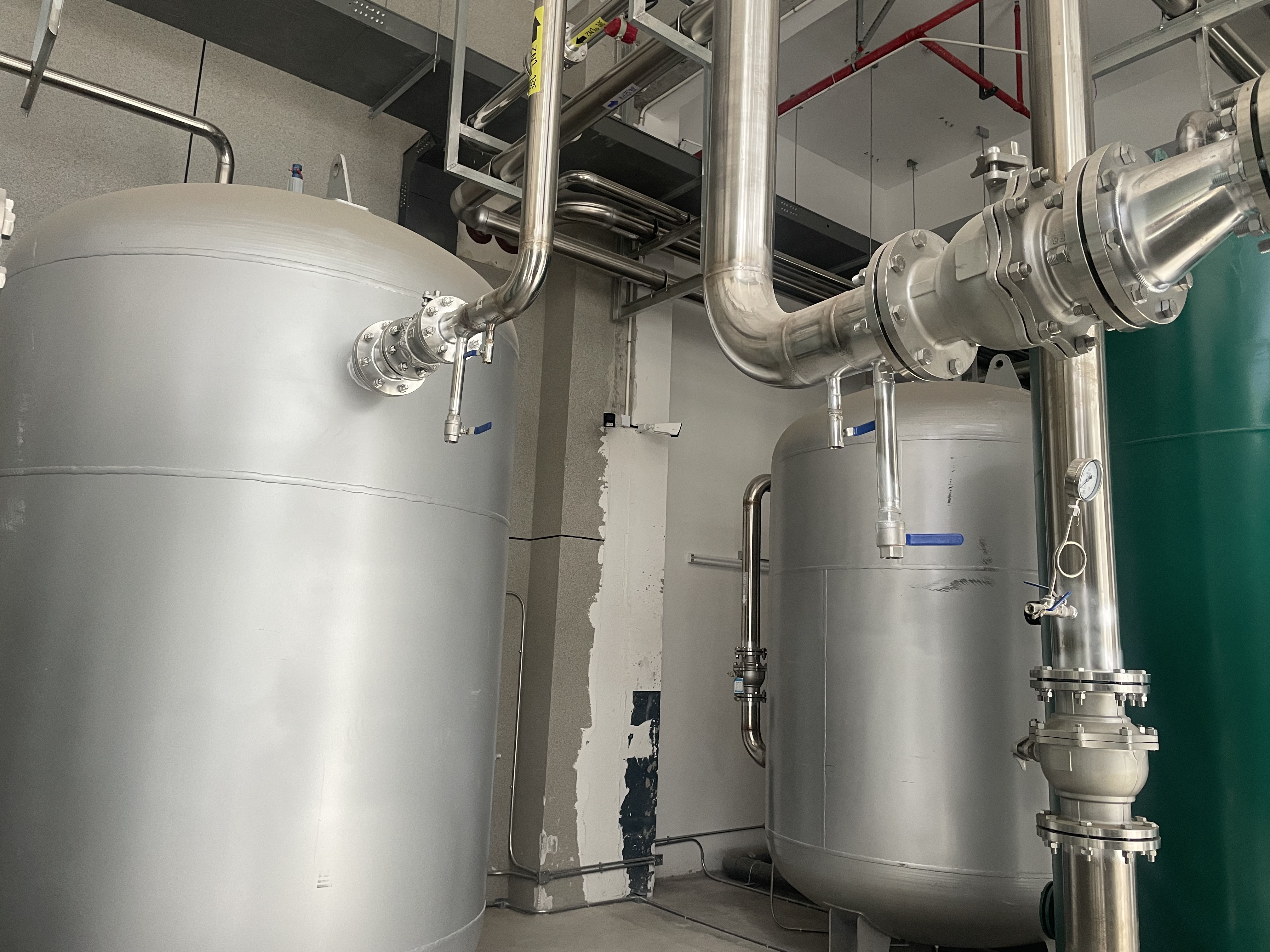 永康研究院不銹鋼儲氣罐現場安裝 (4)